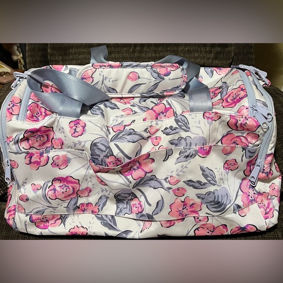 Vera Bradley Recycled Lighten Up Reactive large duffle bag - Picture 3 of 13